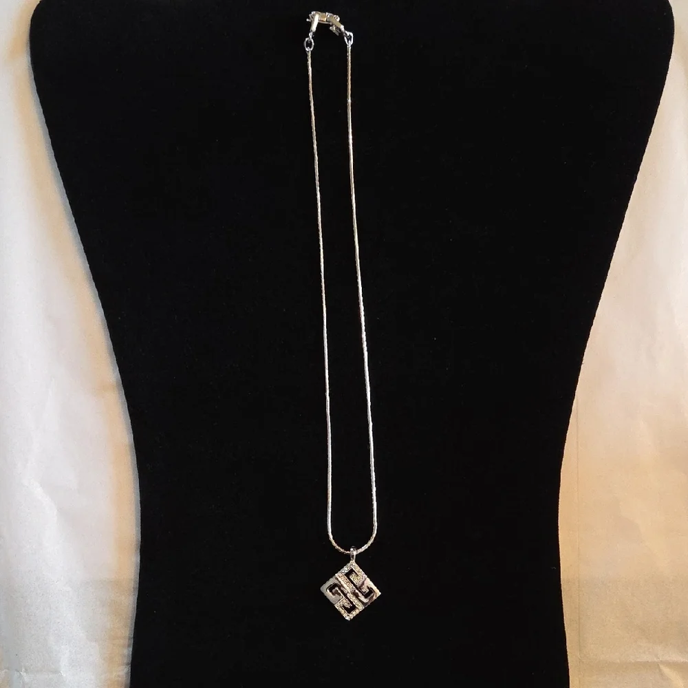 Givenchy 4G Crystal & Silver Pendant - Picture 4 of 10